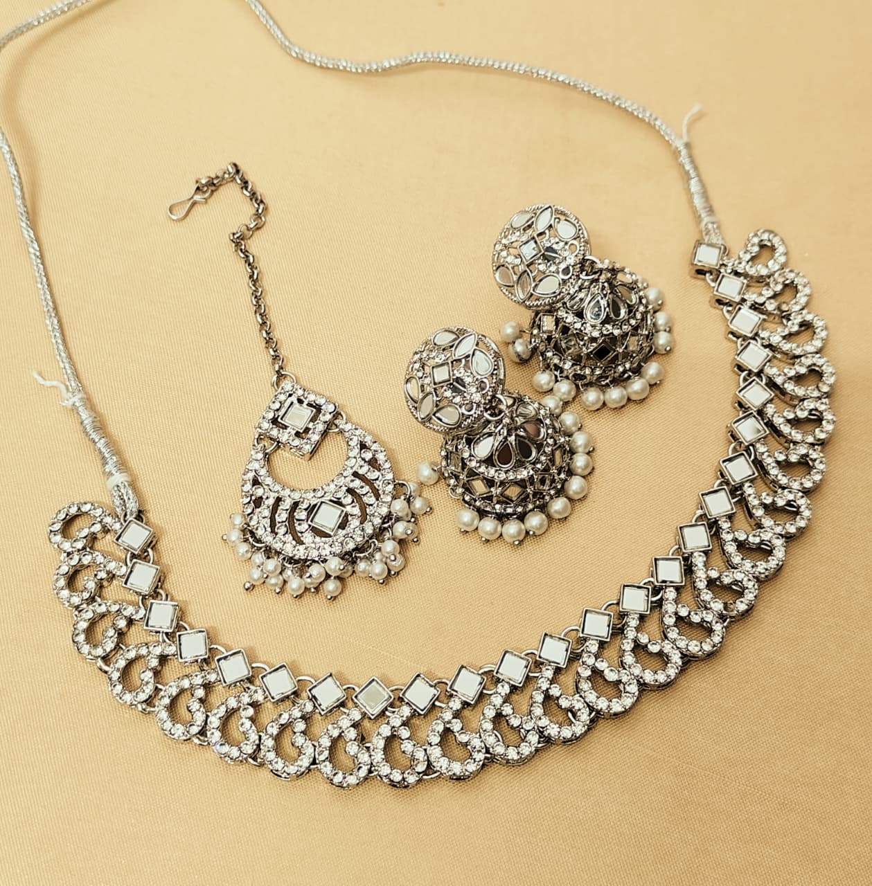 Aalia Mirror Chokker Set